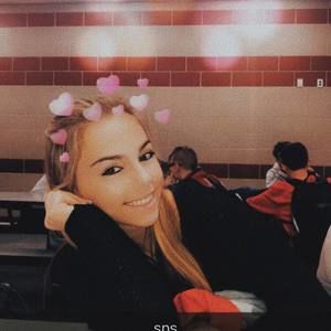 Meet your Posher, Chloe